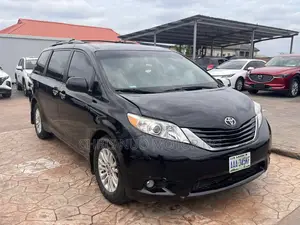Toyota Sienna 2011 Black