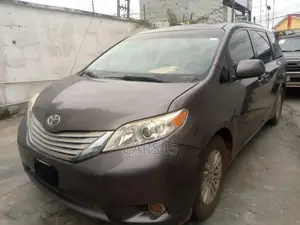 Toyota Sienna XLE 7 Passenger 2011 Gray