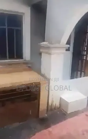 4bdrm Bungalow in In Estate, Ikotun / Ikotun/Igando for sale