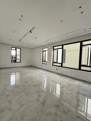 5bdrm Villa in An Access Code, Lekki Phase 1 for sale