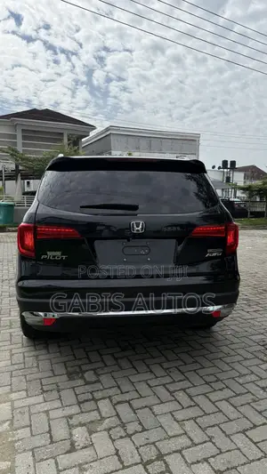 Honda Pilot Touring 4dr SUV 4WD (3.5L 6cyl 9A) 2017 Black