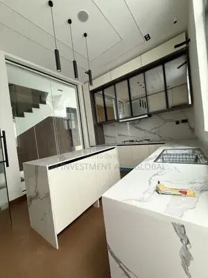 4bdrm Duplex in Chevron for sale