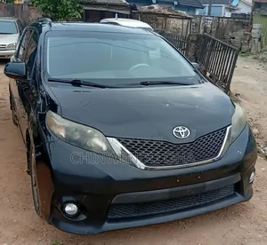 Toyota Sienna 2011 Black
