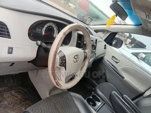 Toyota Sienna 2011 Black