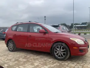Hyundai Elantra Touring SE Automatic 2012 Red