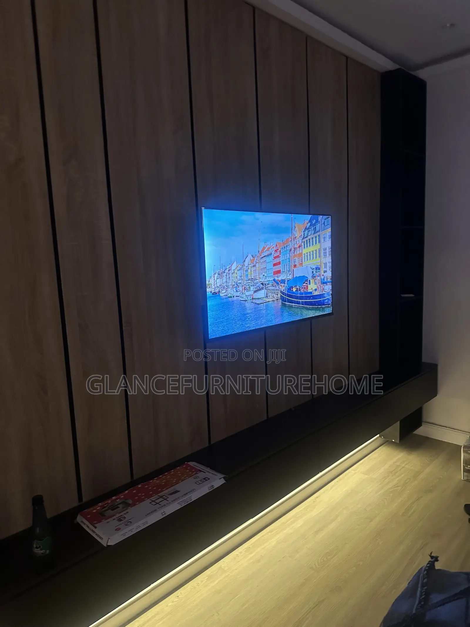 TV Console Exquisite