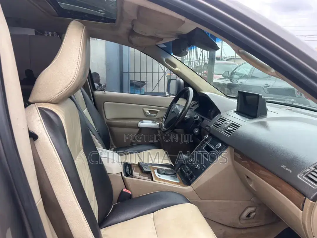 Volvo XC90 2010 Brown