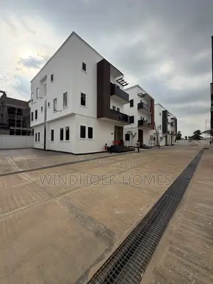 5bdrm Duplex in Jahi for sale