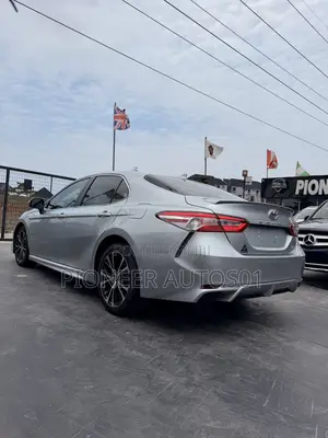 Toyota Camry SE FWD 2020 Silver