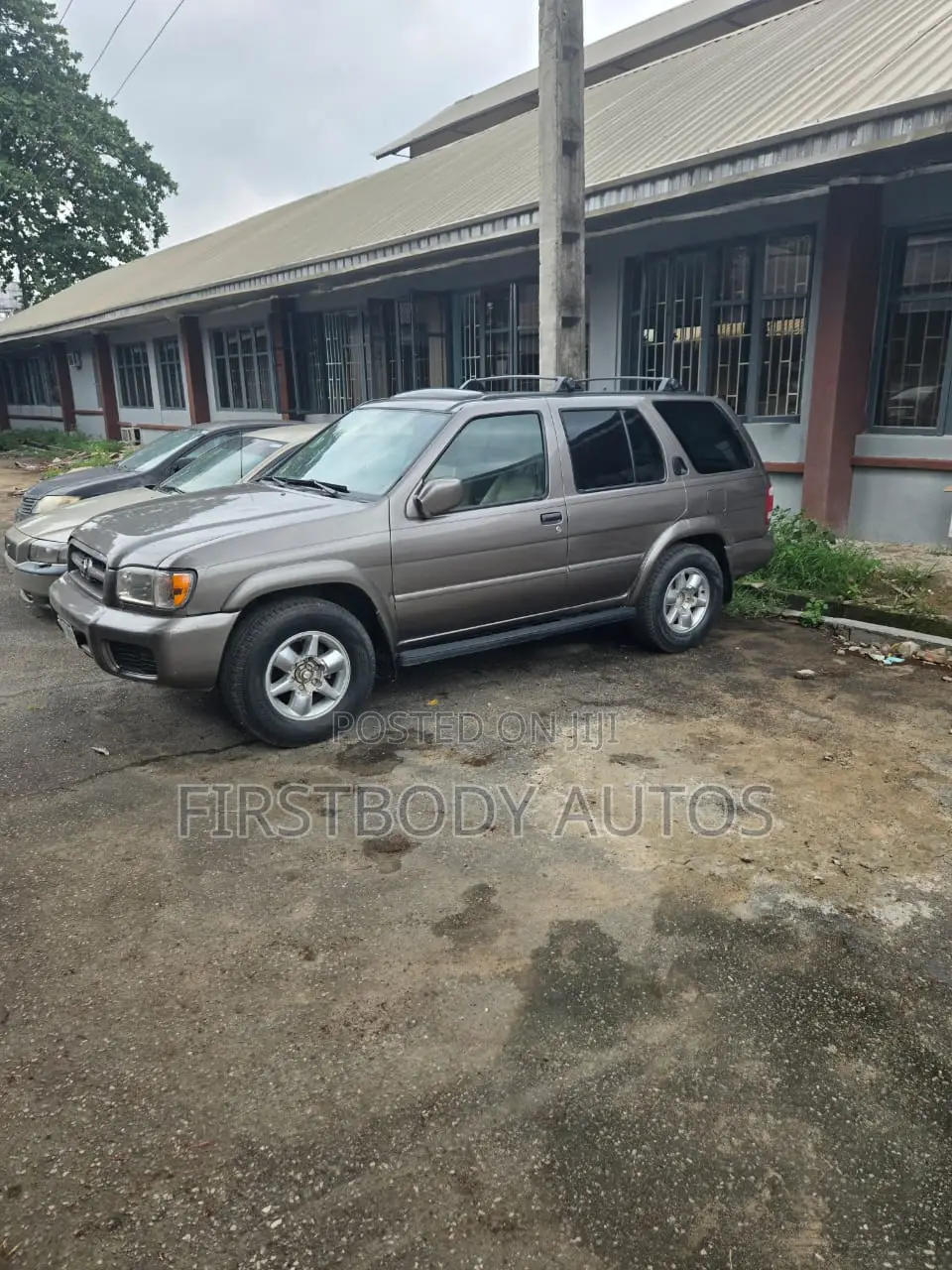 Nissan Pathfinder 2002 Silver
