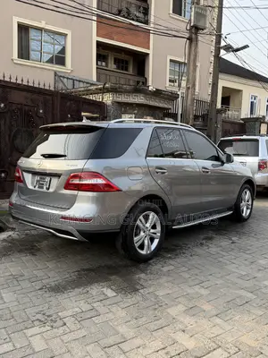 Mercedes-Benz M Class ML350 4MATIC 4dr SUV AWD (3.5L 6cyl 7A) 2015 Gray