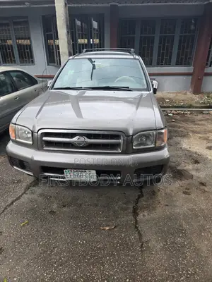Nissan Pathfinder 2002 Silver