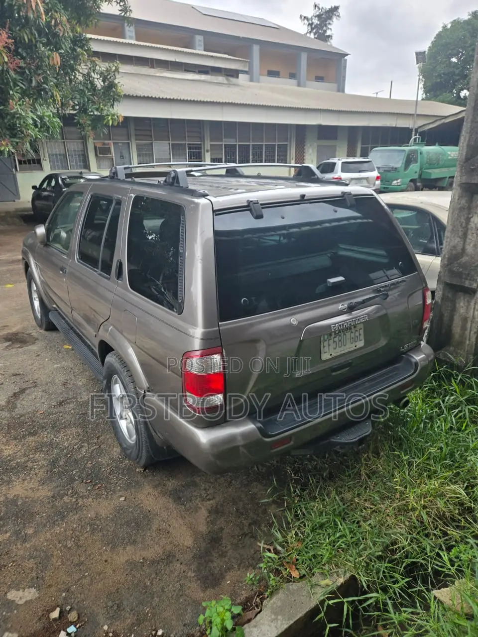 Nissan Pathfinder 2002 Silver