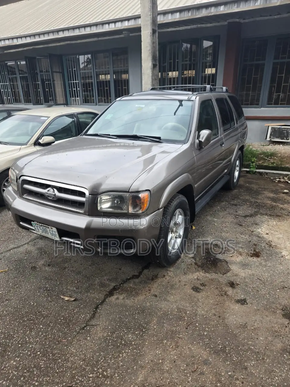 Nissan Pathfinder 2002 Silver