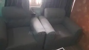 4 Seater Couche and Center Table