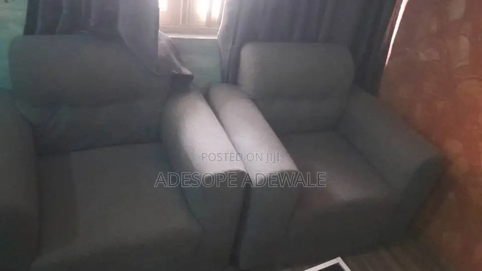 4 Seater Couche and Center Table