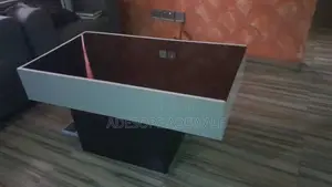 4 Seater Couche and Center Table