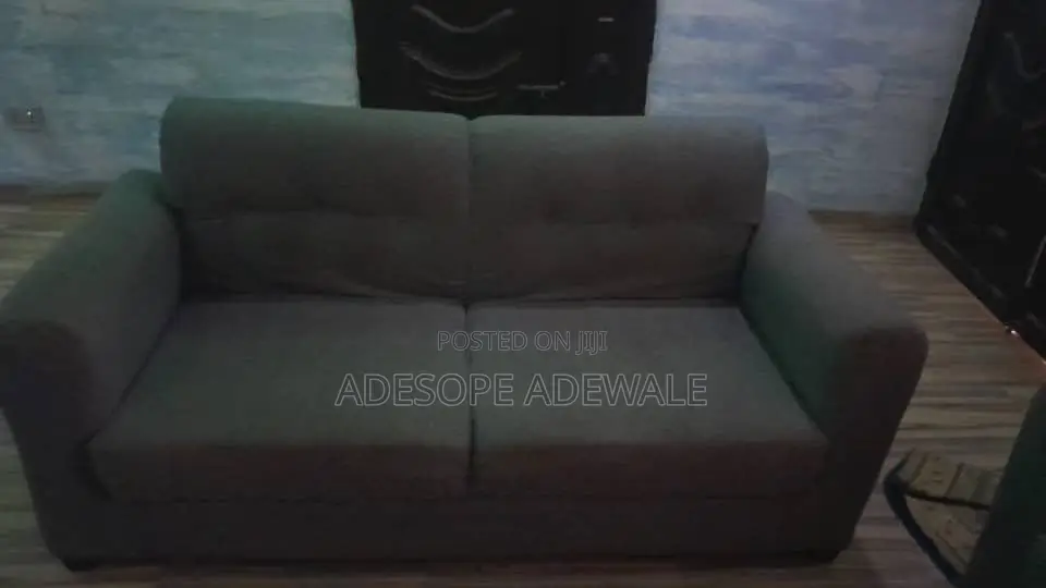 4 Seater Couche and Center Table