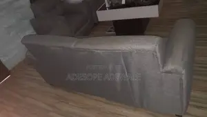 4 Seater Couche and Center Table