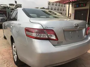 Toyota Camry LE 4dr Sedan (2.5L 4cyl 6A) 2011 Silver