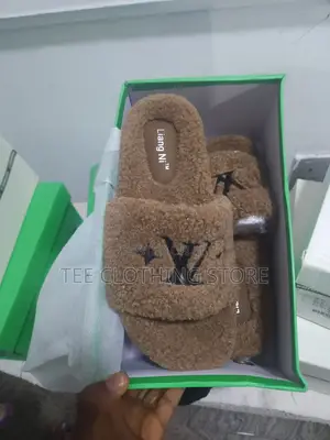 Womens Fluffy Slides