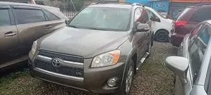 Toyota RAV4 2011 Gold
