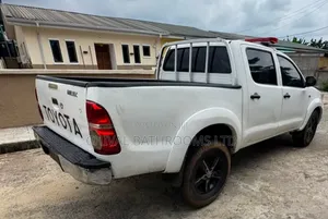 Toyota Hilux 2011 White