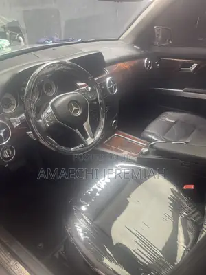 Mercedes-Benz GLK-Class Base GLK 350 4dr AWD 4MATIC (3.5L 6cyl 7A) 2015