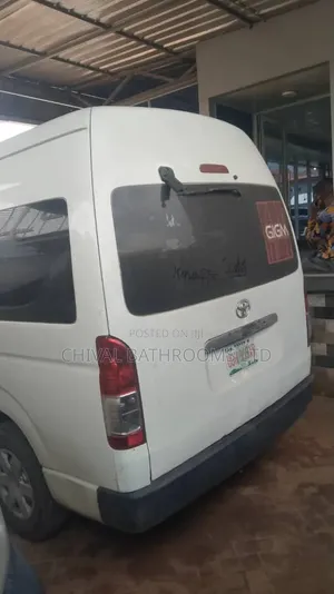 Toyota HiAce 2018 White