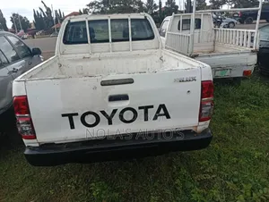 Toyota Hilux 2012 White