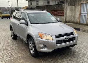 Toyota RAV4 2011 Silver