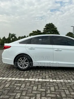 Hyundai Sonata SE 2016 White
