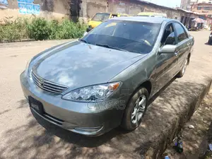 Toyota Camry 2005 Gray