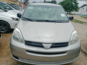 Toyota Sienna 2005 Silver