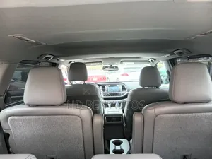 Toyota Highlander Limited Platinum V6 4x2 (3.5L 6cyl 6A) 2016 Gray