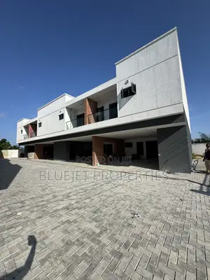 3bdrm Townhouse/Terrace in Abraham Adesanya Estate for sale