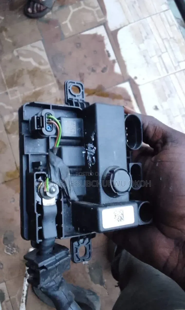 BMW DME Fuse Box