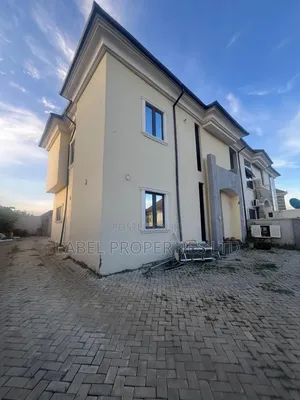 4bdrm Duplex in Biltmore Estate for rent
