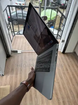 Laptop Apple MacBook Pro 2021 M1 64GB Apple M1 Pro SSD 4T