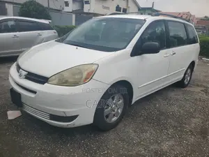 Toyota Sienna LE FWD (3.3L V6 5A) 2004 White