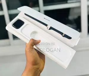 Series 8 Apple Watch With Box and Charger