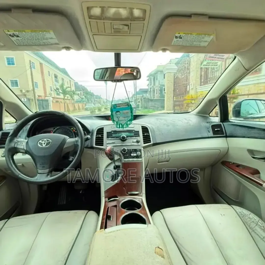 Toyota Venza 2011 Silver