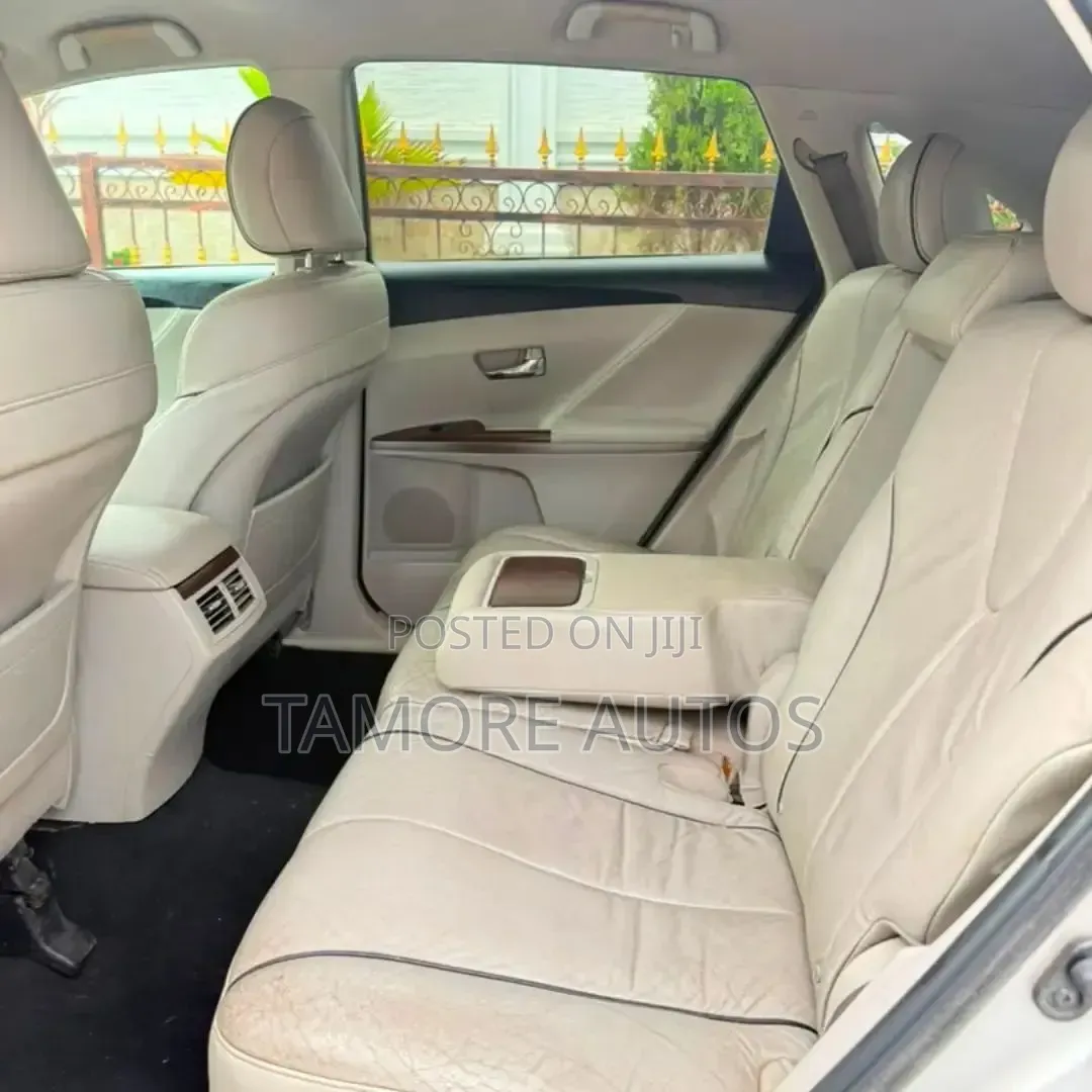 Toyota Venza 2011 Silver