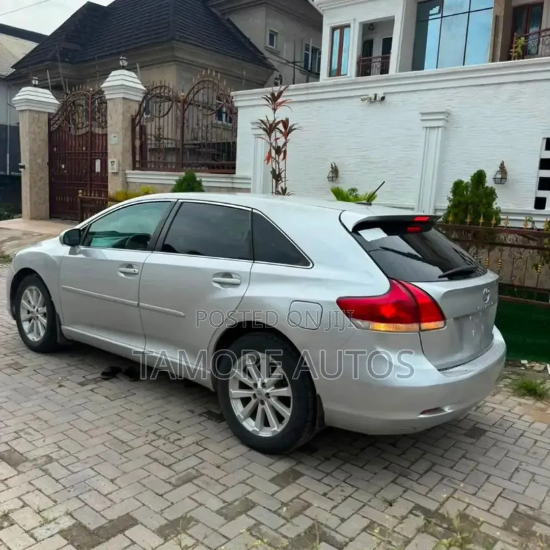 Toyota Venza 2011 Silver