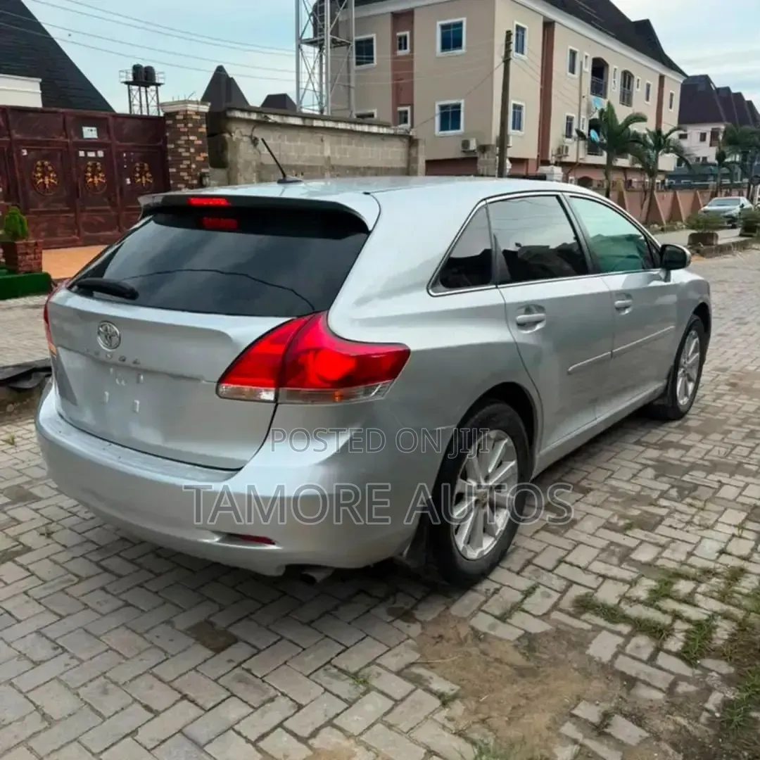 Toyota Venza 2011 Silver