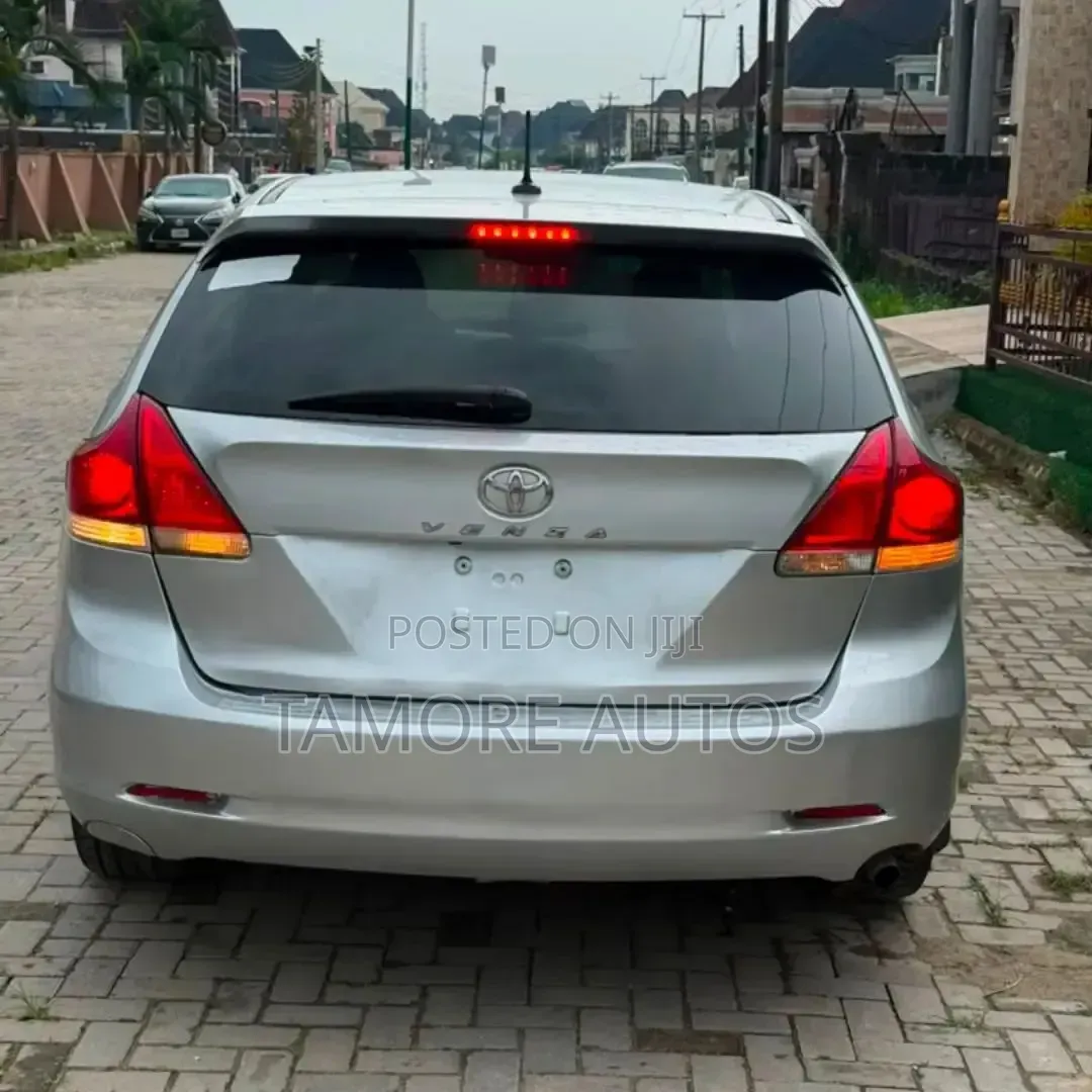 Toyota Venza 2011 Silver