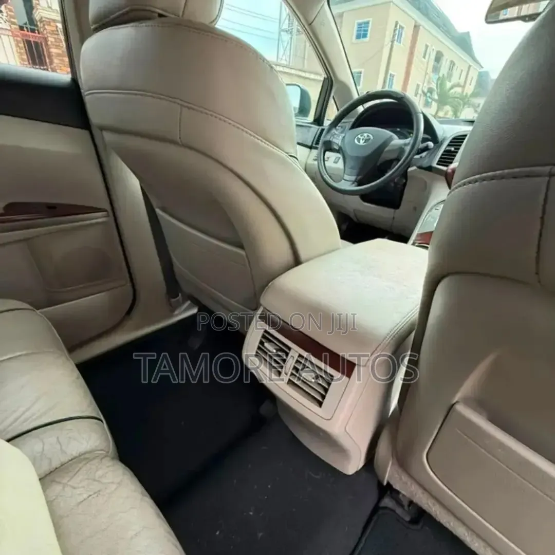 Toyota Venza 2011 Silver