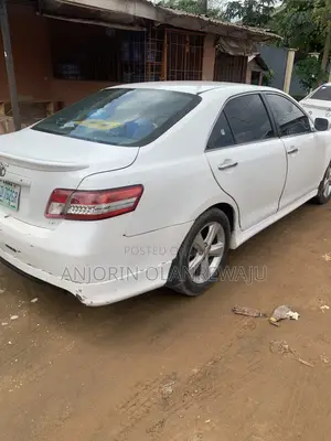 Toyota Camry SE 4dr Sedan (2.5L 4cyl 6AM) 2010 White