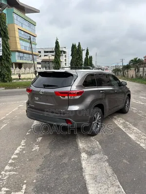 Toyota Highlander 2019 Brown