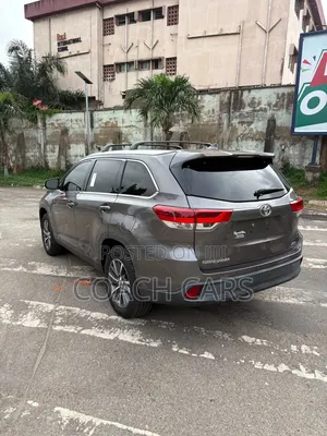 Toyota Highlander 2019 Brown